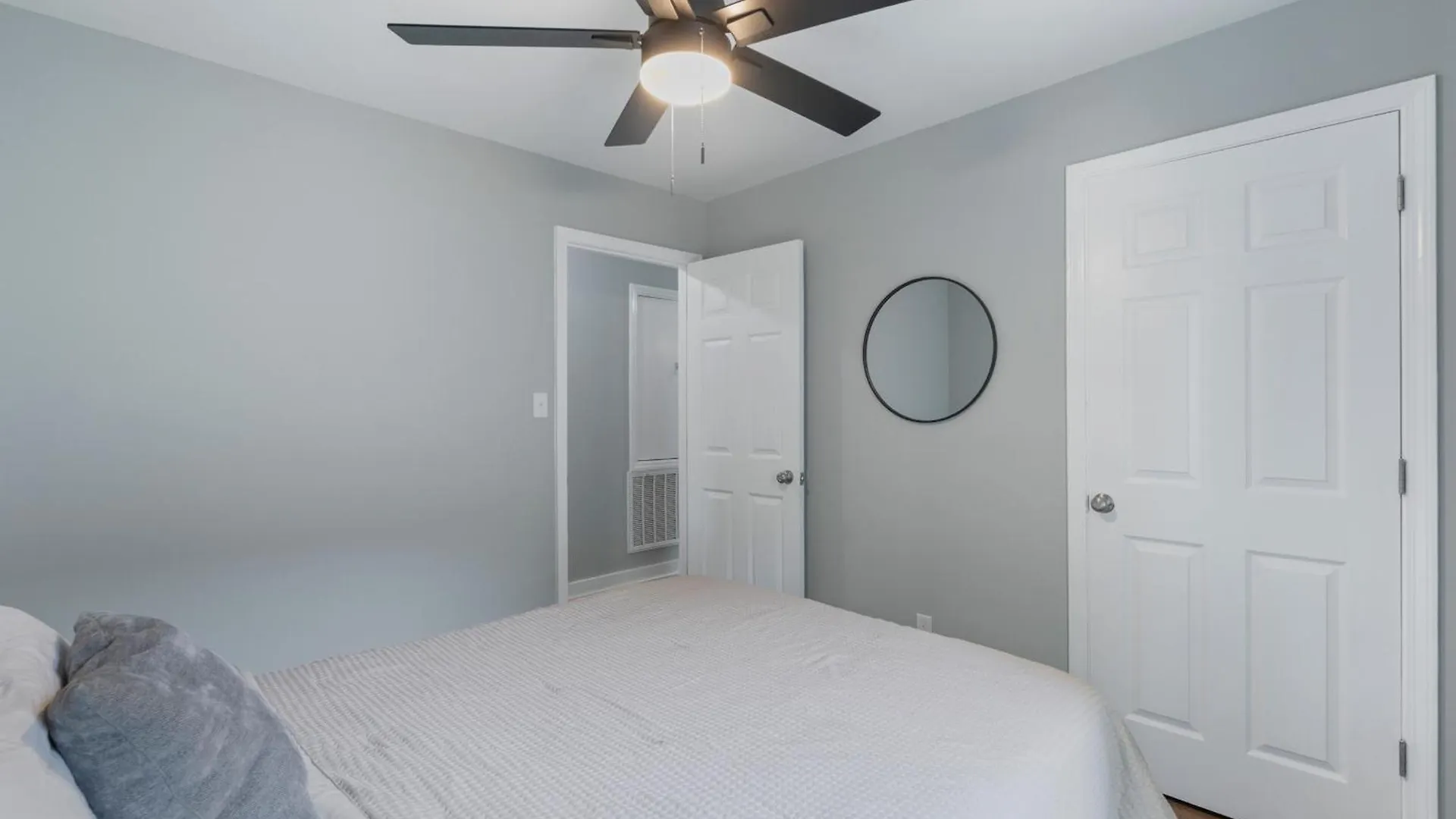 בית נופש Comfortable 4 Bedroom House Minutes From Uptown שרלוט