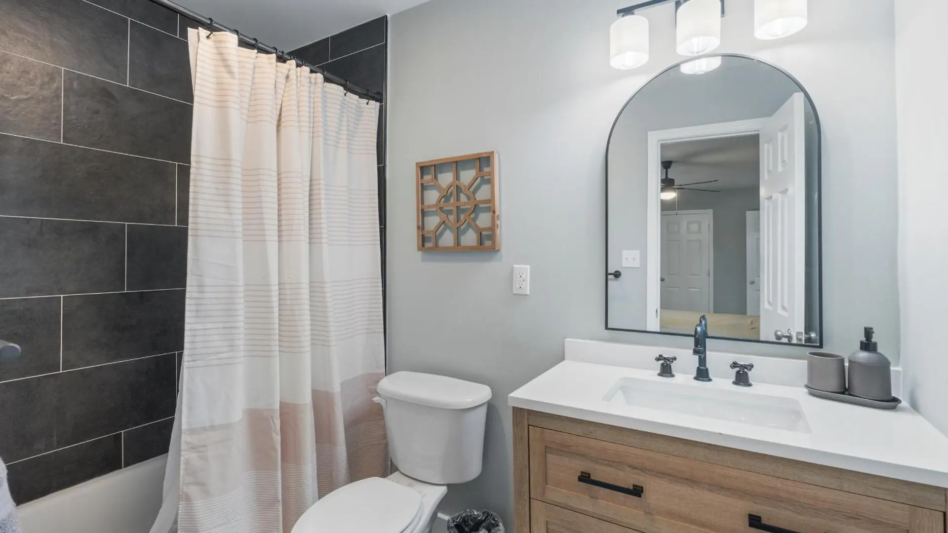 Comfortable 4 Bedroom House Minutes From Uptown Charlotte